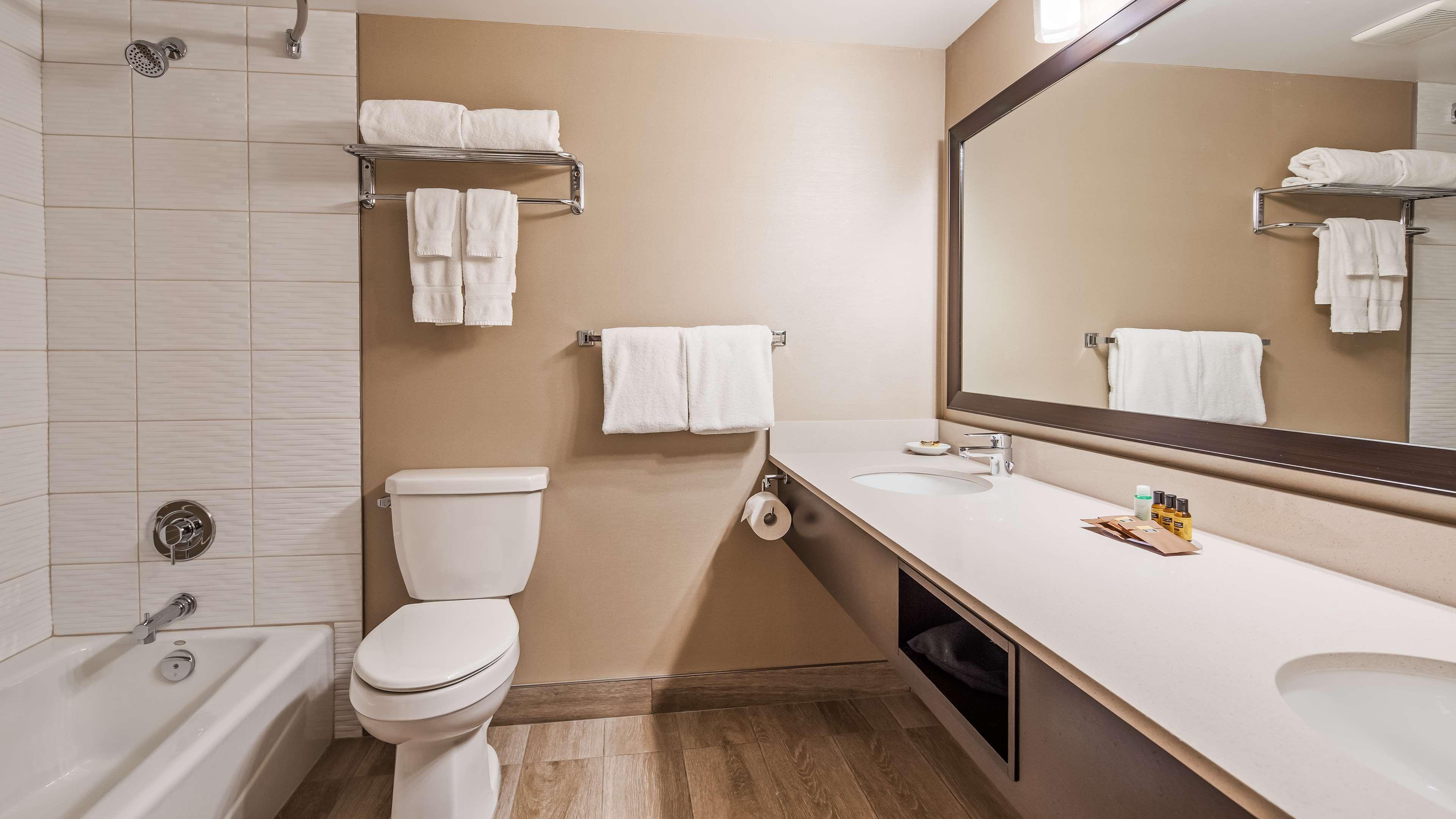 Best Western Plus Calgary Centre Inn Екстер'єр фото