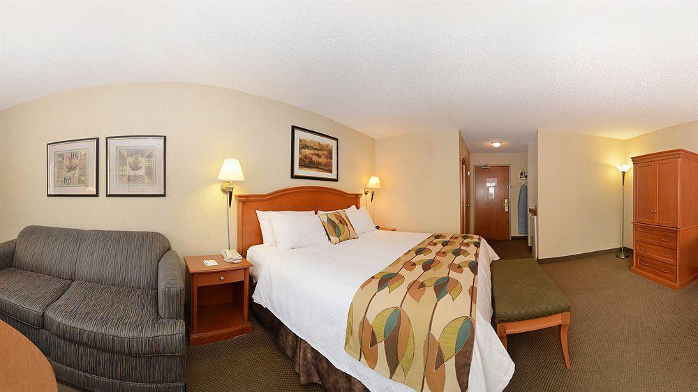 Best Western Plus Calgary Centre Inn Екстер'єр фото