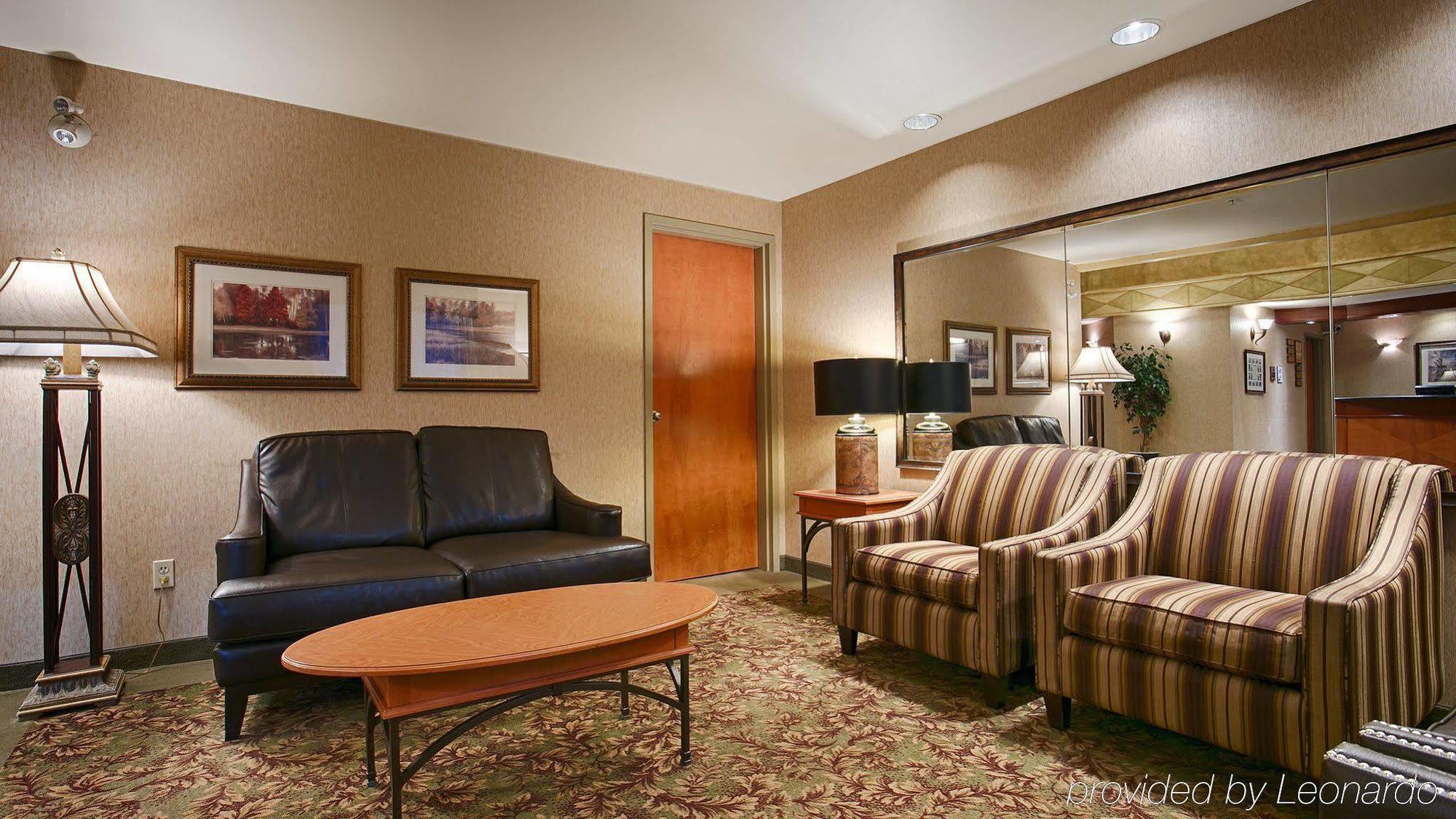 Best Western Plus Calgary Centre Inn Екстер'єр фото