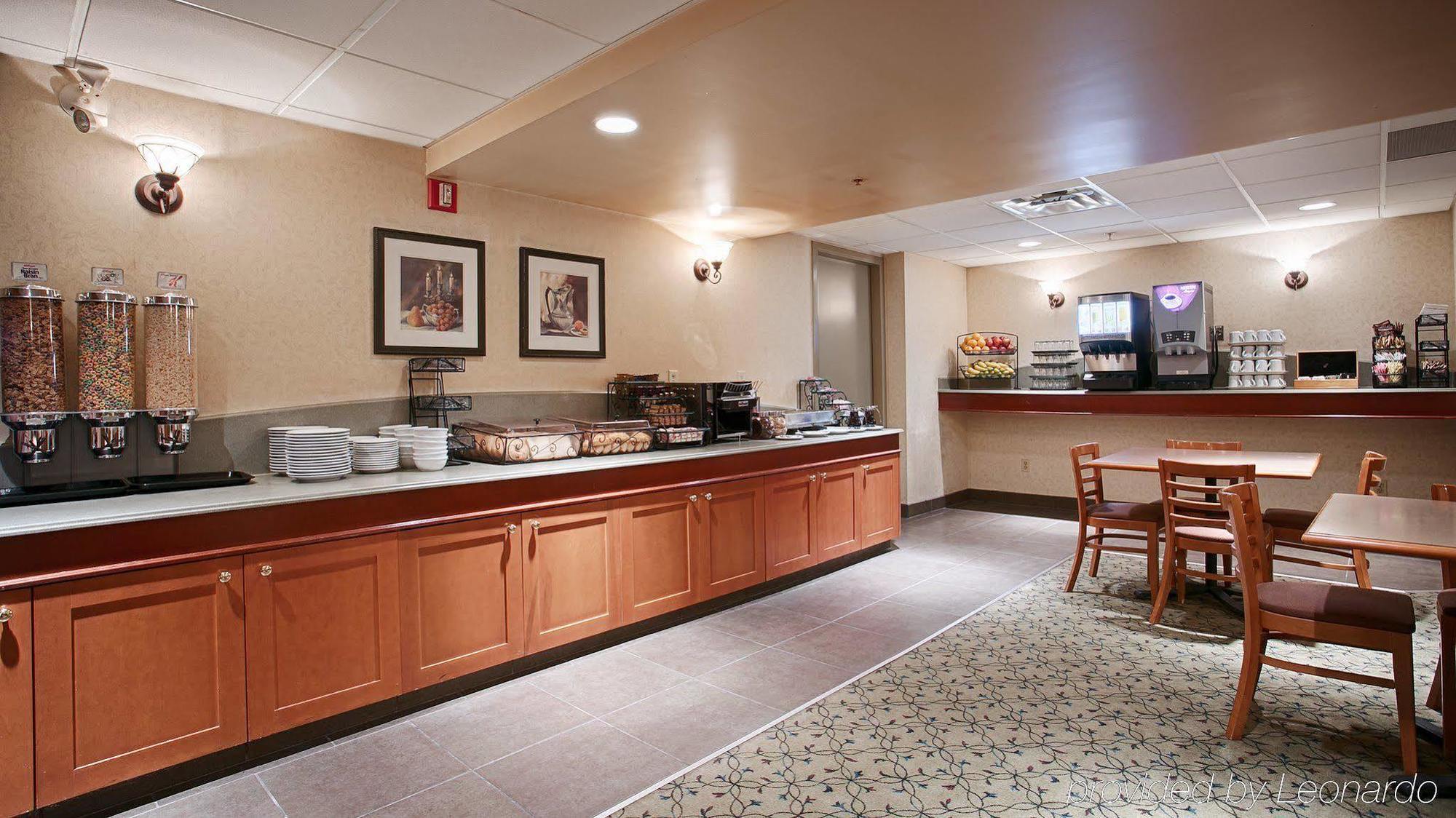 Best Western Plus Calgary Centre Inn Екстер'єр фото