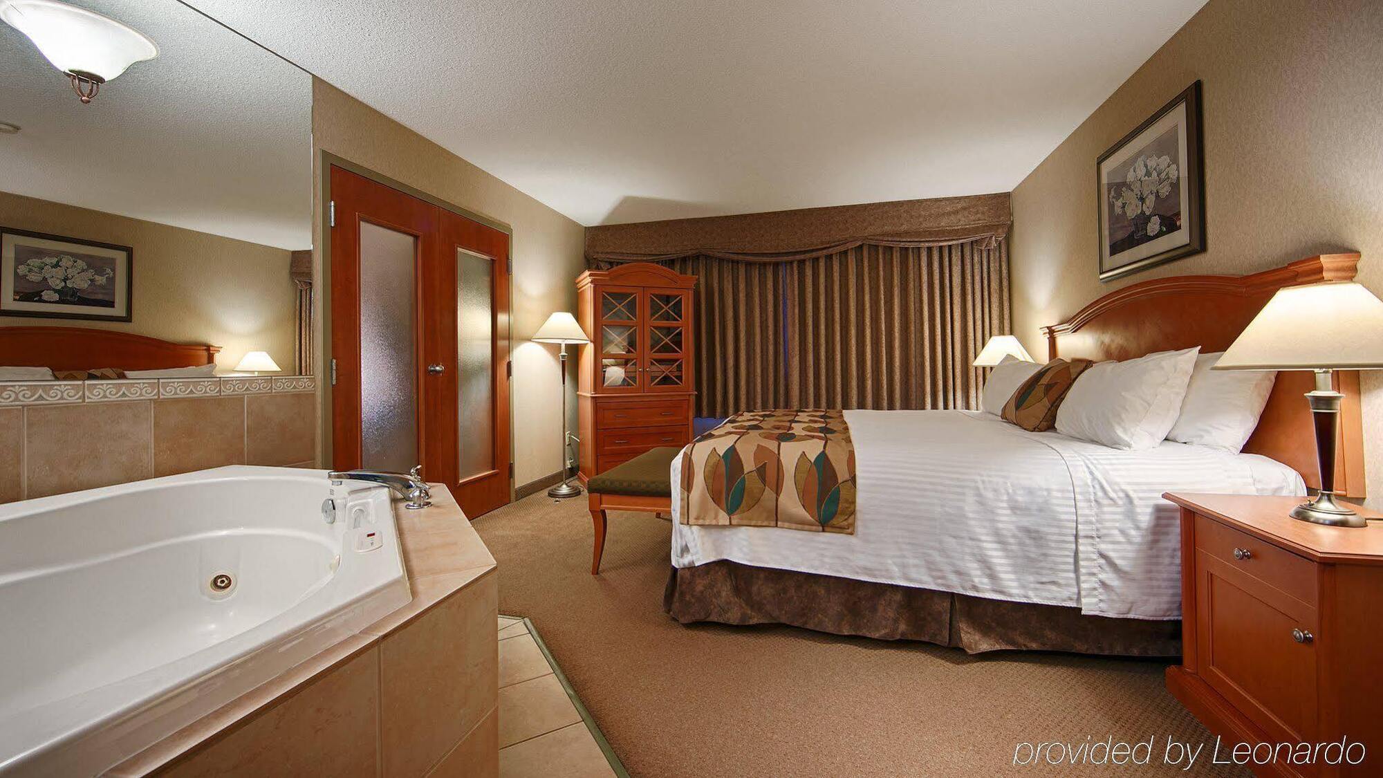 Best Western Plus Calgary Centre Inn Екстер'єр фото